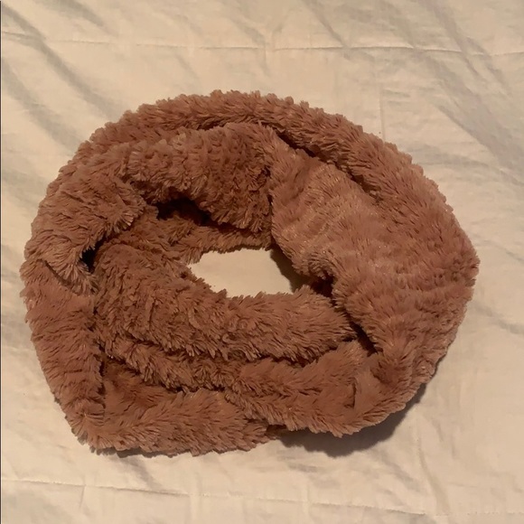 Pink infinity scarf - Picture 2 of 4